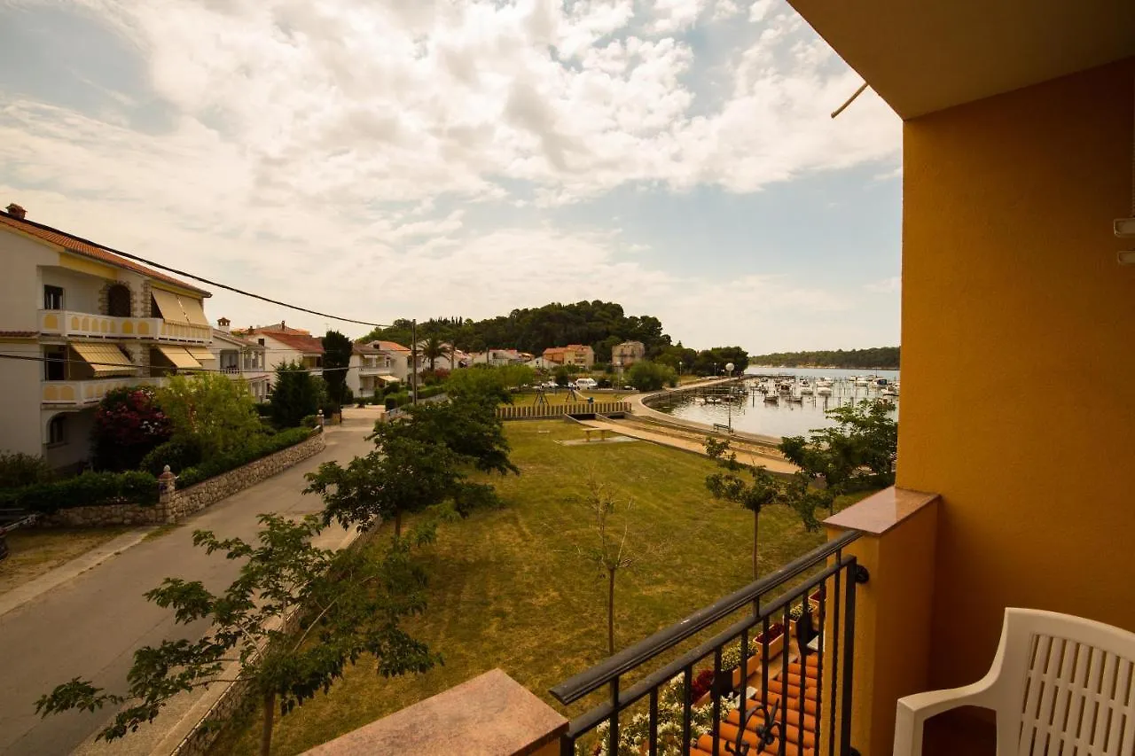 Villa Tamaris Palit 3*,  Croatia